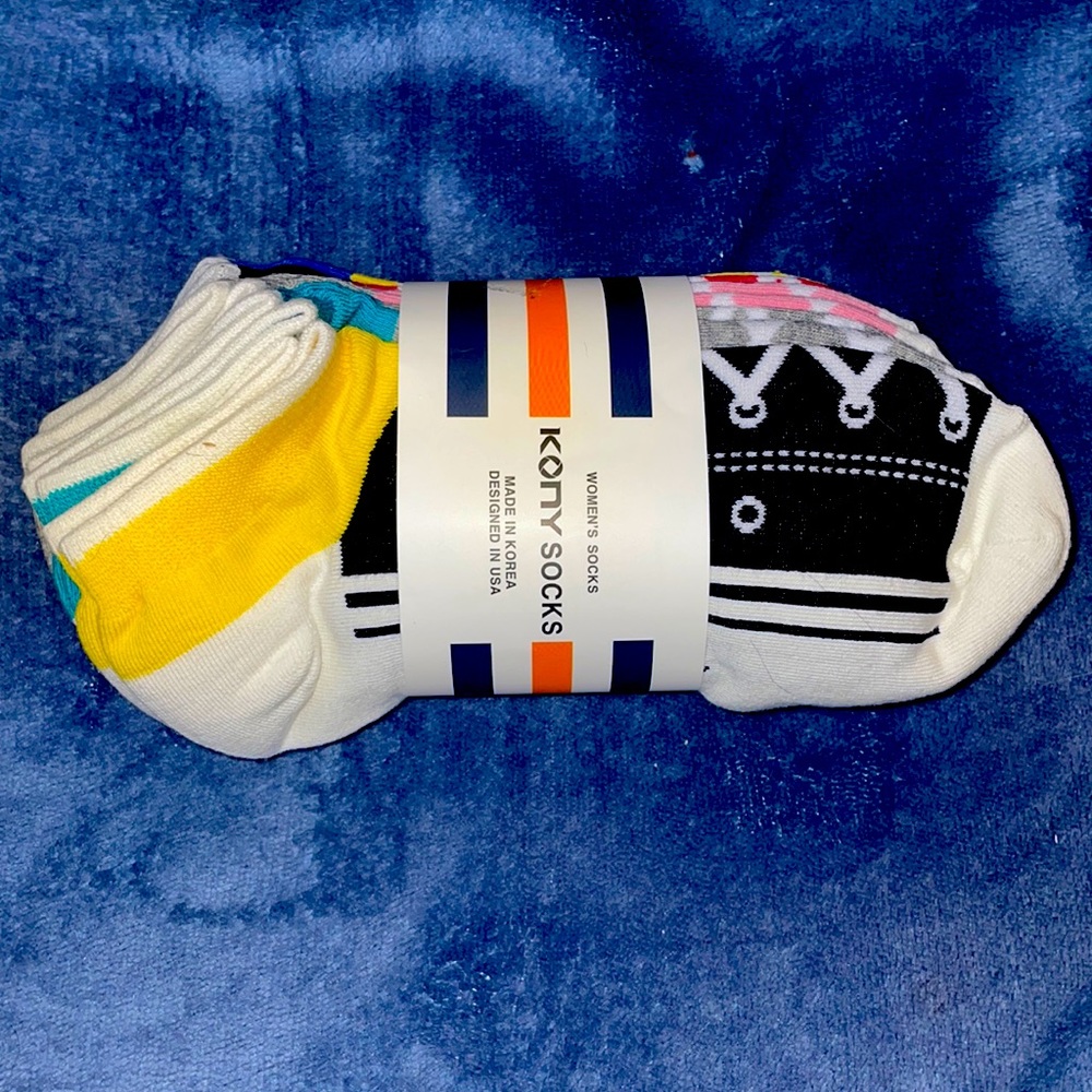 Socks that look like shoes, multicolored